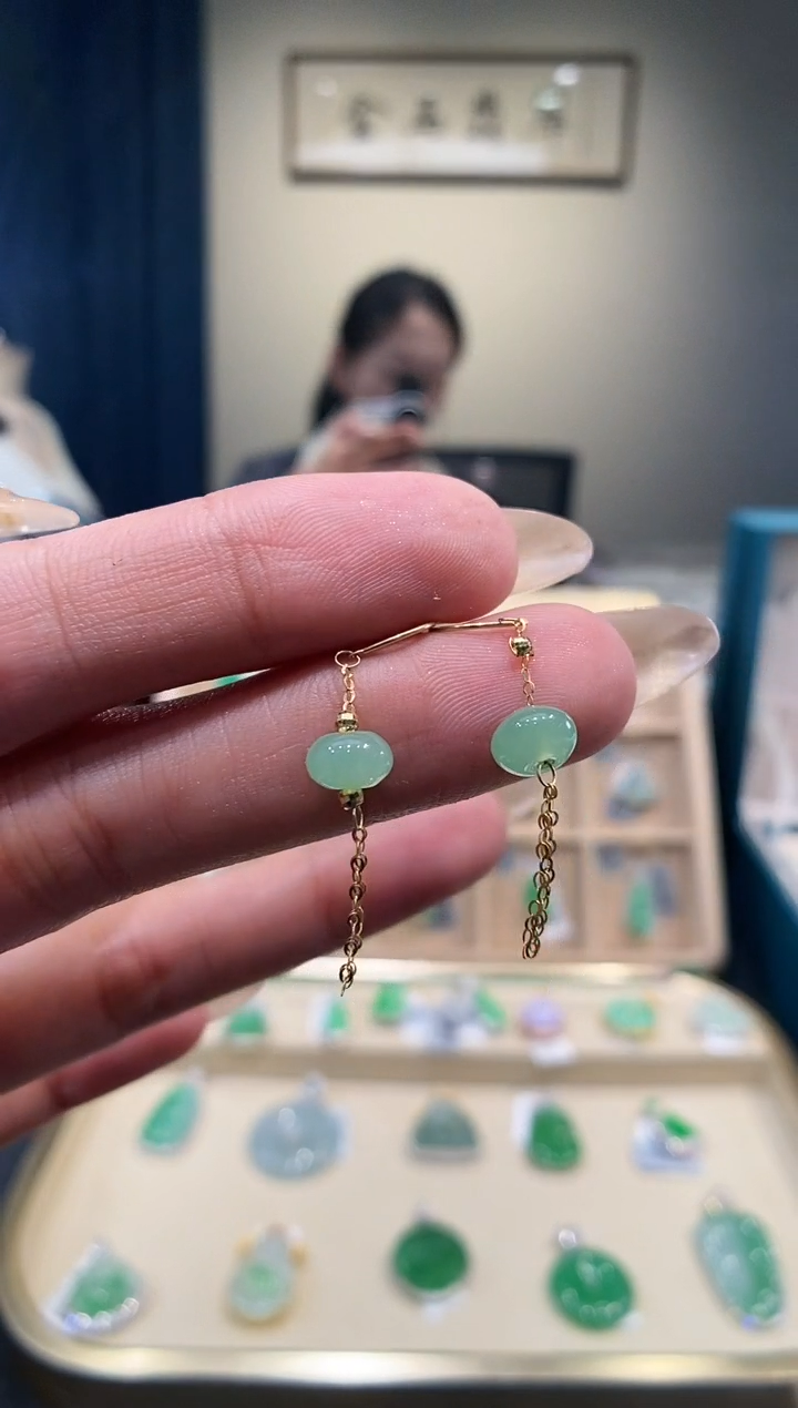 【闪购商品】翡翠吊坠(不含链)18K金镶嵌灯笼耳线