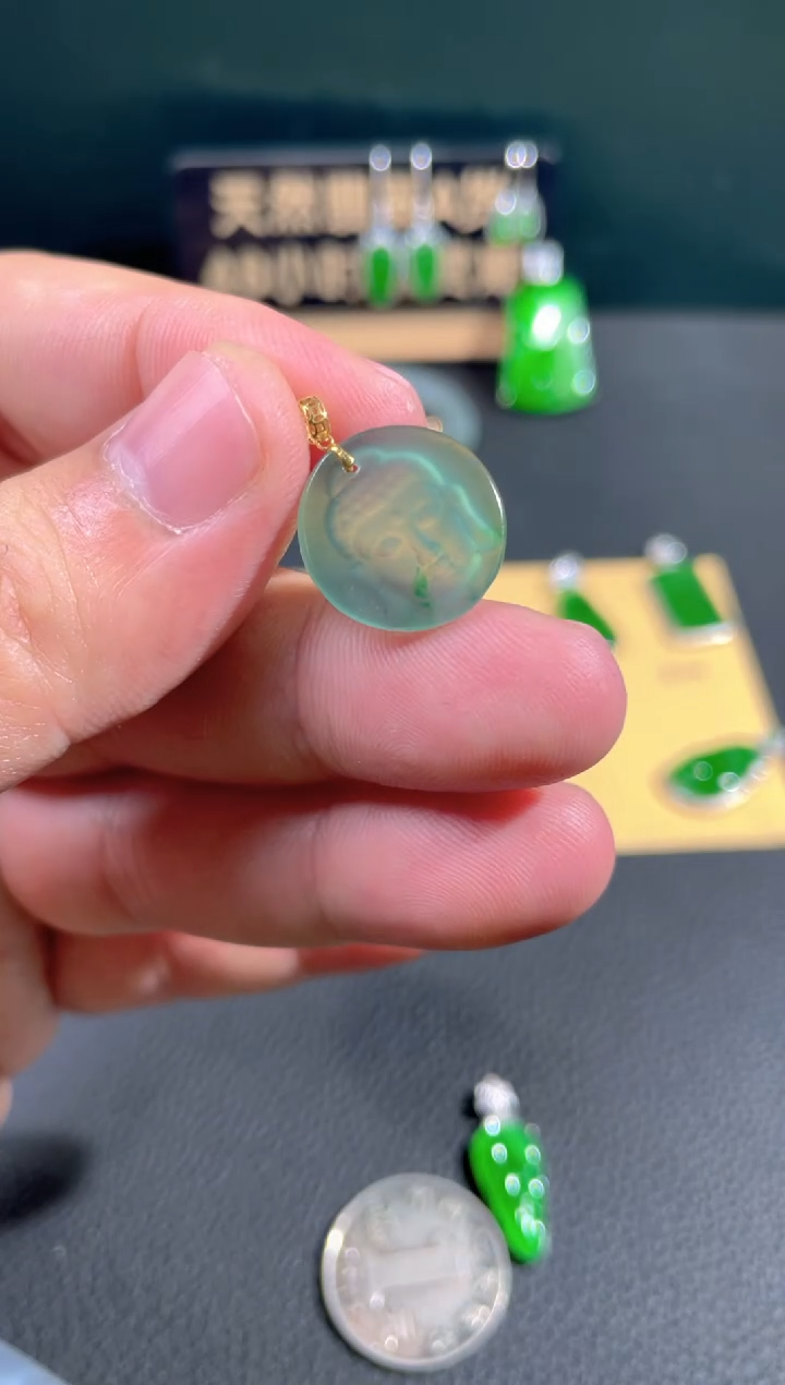 【闪购商品】翡翠颈饰18K金镶嵌翡翠