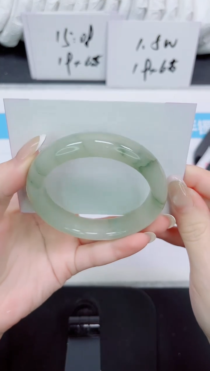 石英质玉手镯未镶嵌56