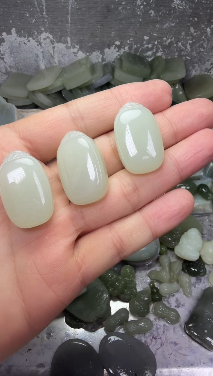 颈饰未镶嵌和田玉无事牌 多样性发一件