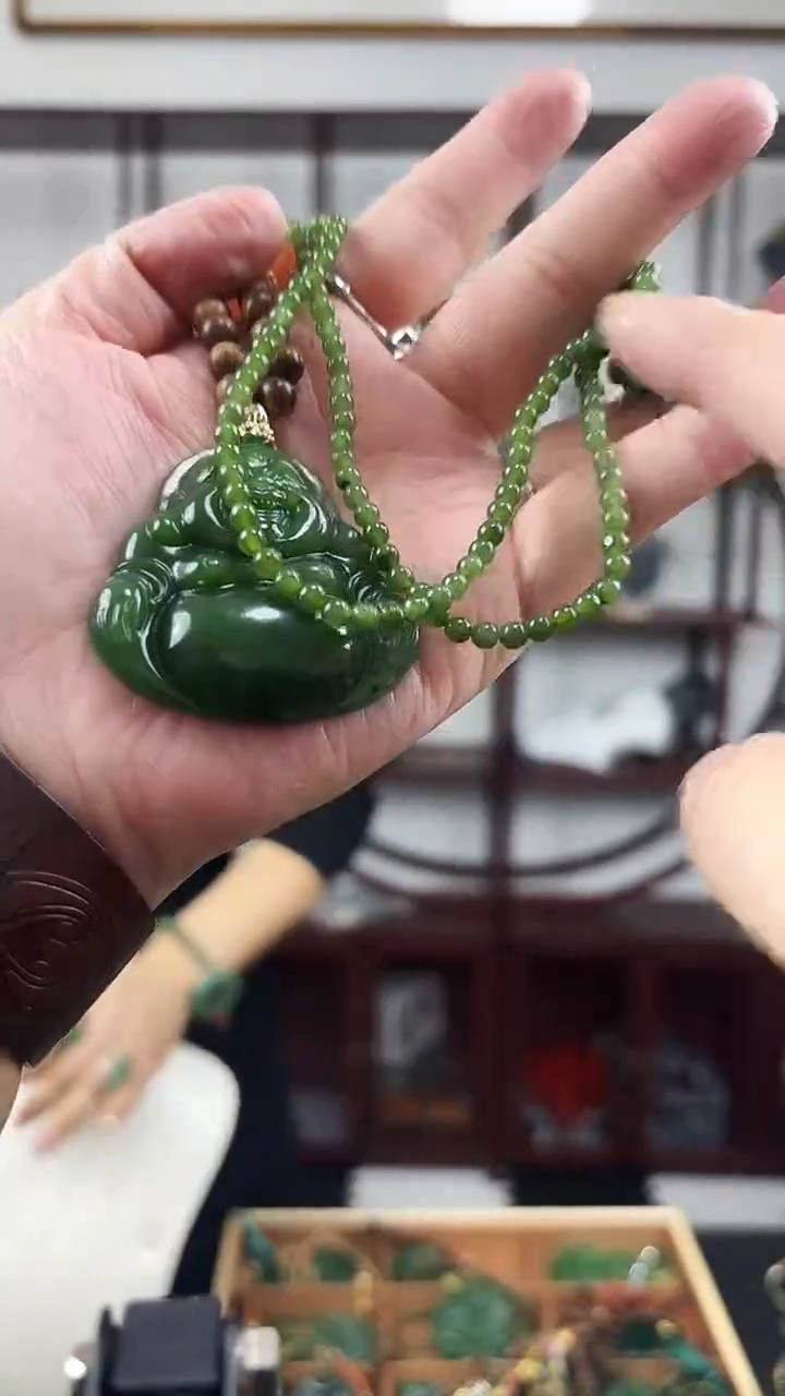 颈饰未镶嵌和田玉佛公