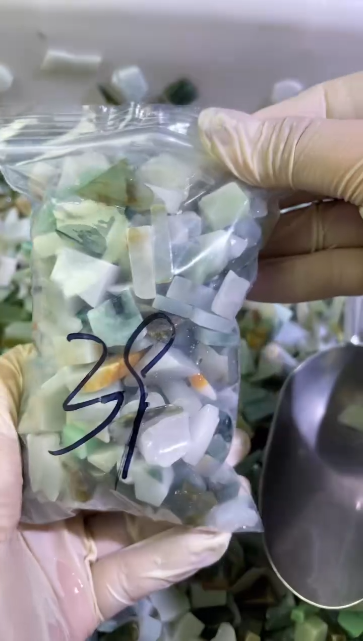 【闪购商品】翡翠颈饰未镶嵌天然翡翠小号500克39