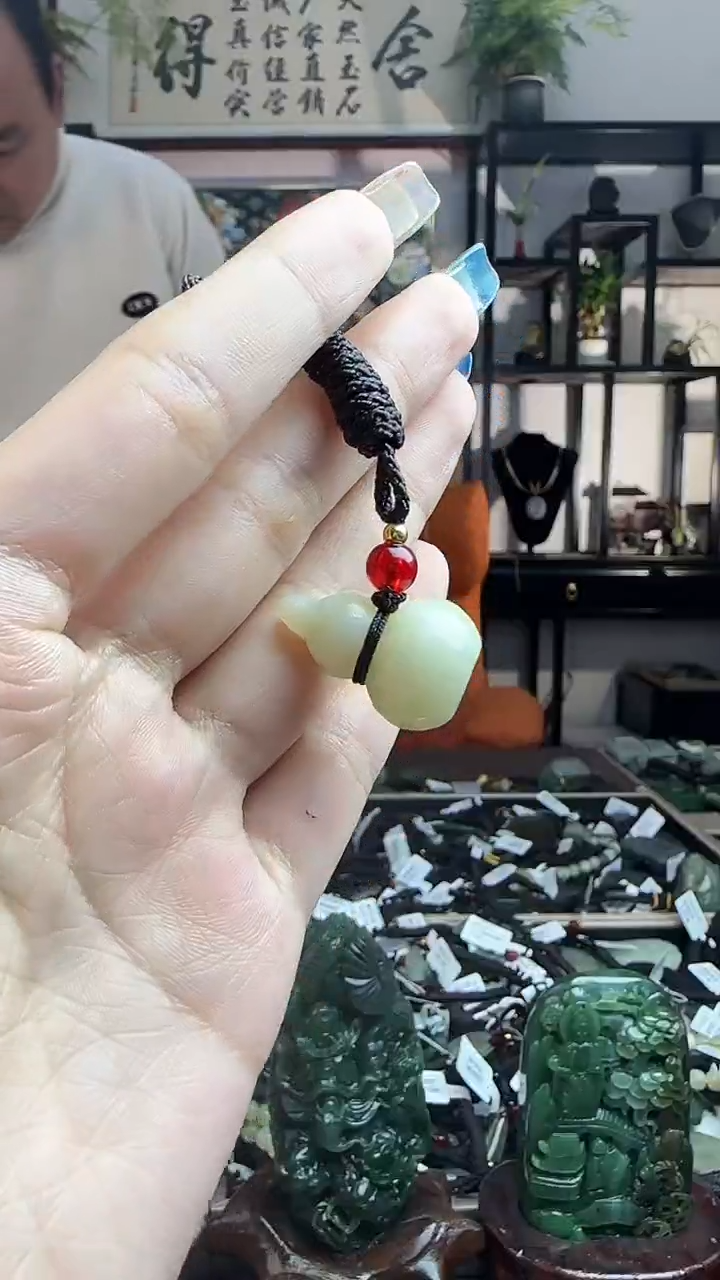 颈饰未镶嵌和田玉葫芦