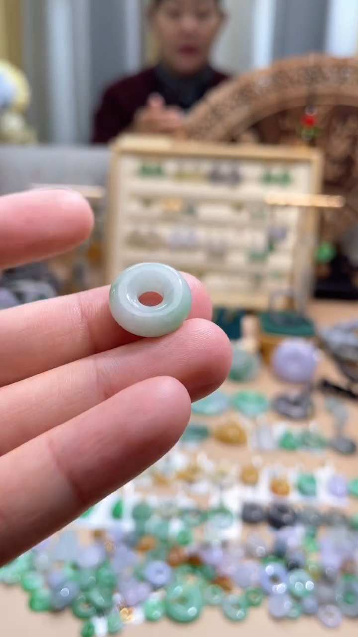 【闪购商品】翡翠颈饰未镶嵌甜甜圈