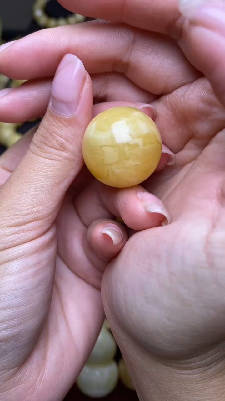 未镶嵌琥珀裸石葵. 26