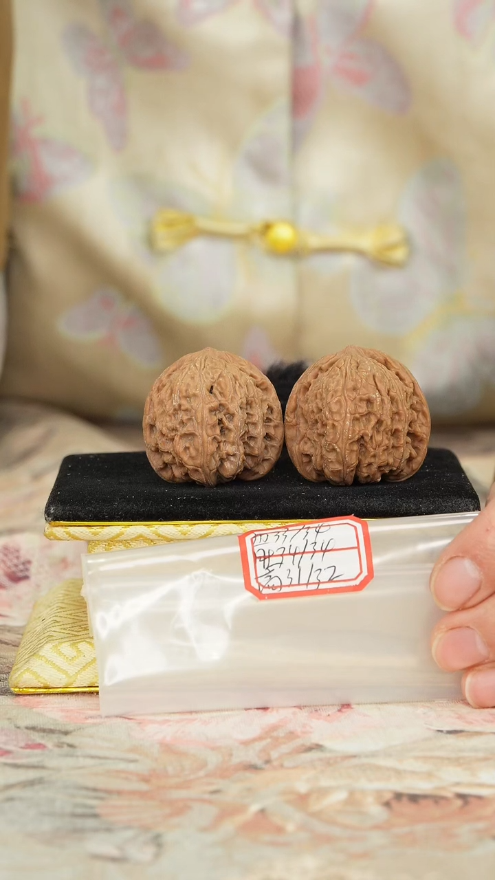 【闪购商品】文玩核桃把件密纹狮子头