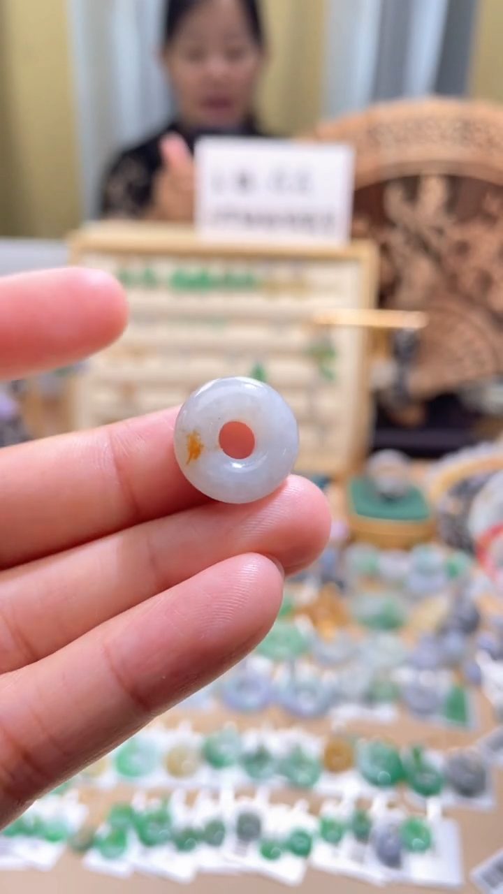 翡翠未镶嵌颈饰甜甜圈