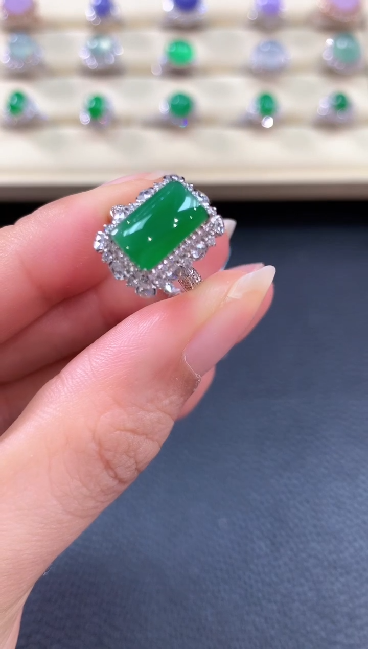【闪购商品】翡翠戒指18K金镶嵌b110       