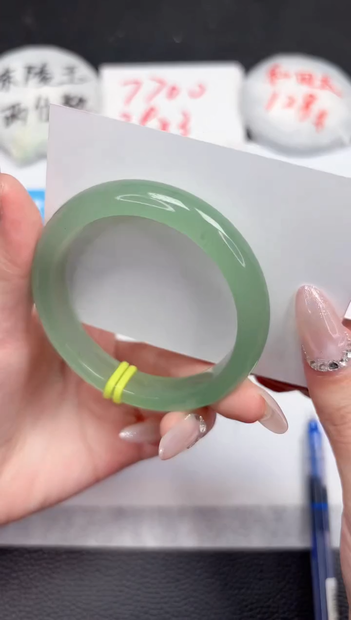 【闪购商品】石英质玉手镯未镶嵌82-54.3