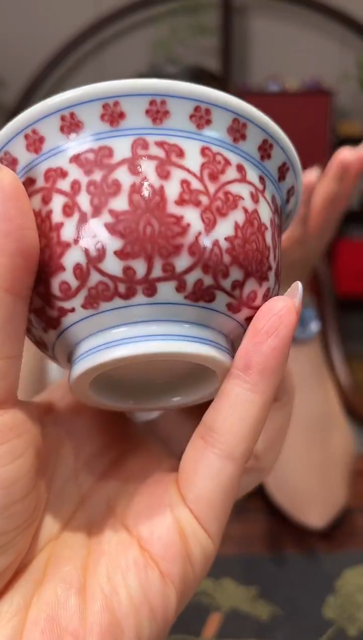 摆件景德镇陶瓷青花釉里红压手杯