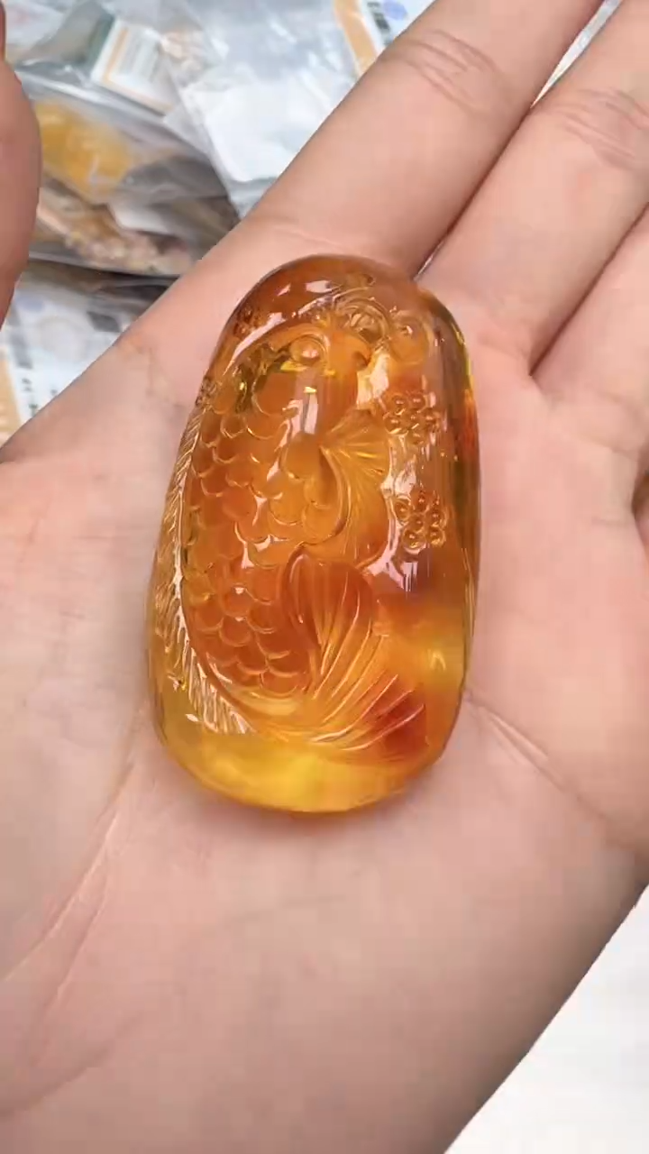 裸石琥珀未镶嵌如图