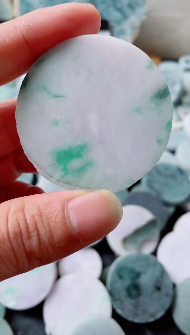 【闪购商品】翡翠颈饰未镶嵌72.......