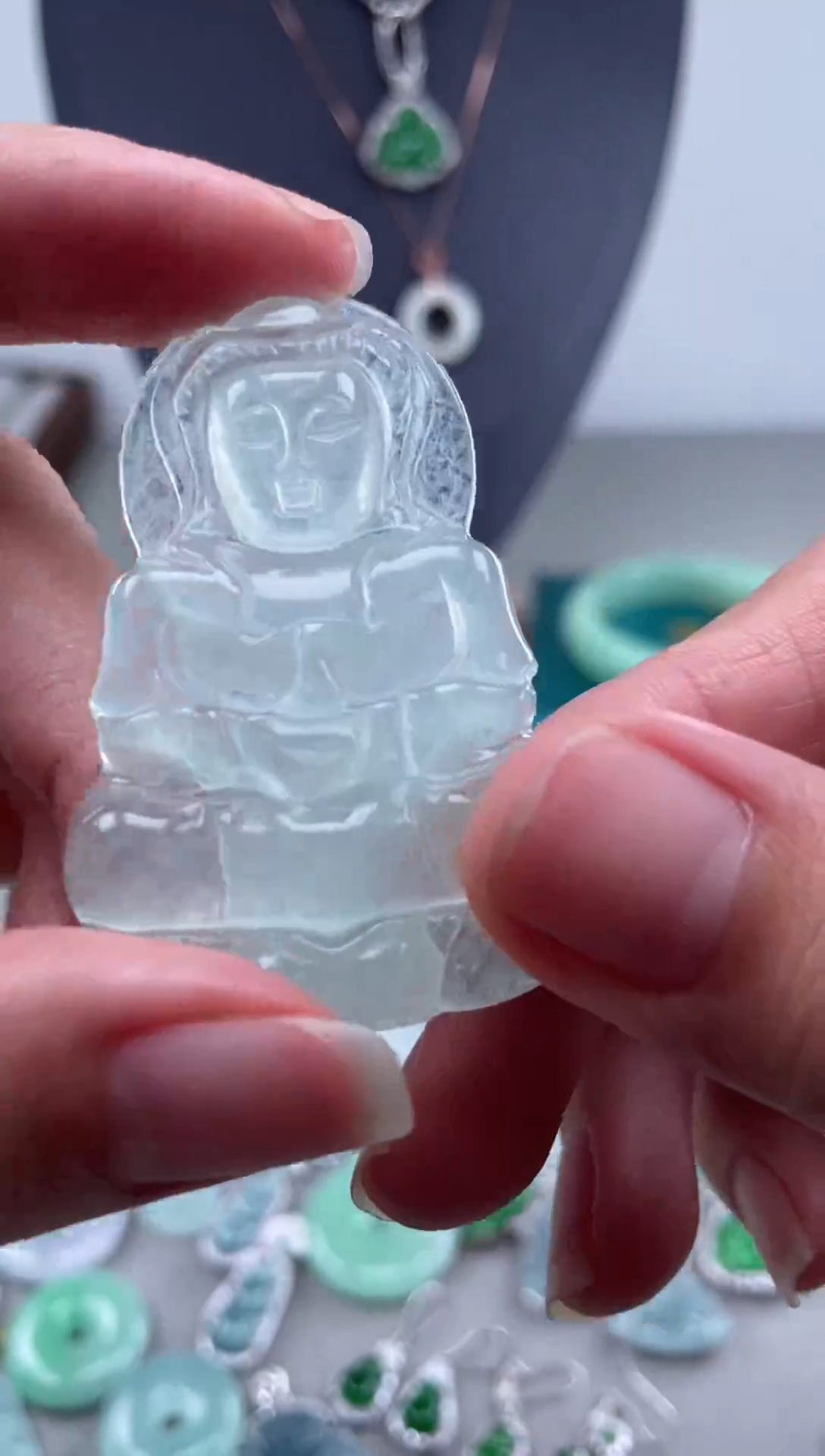 无非金属精美吊坠