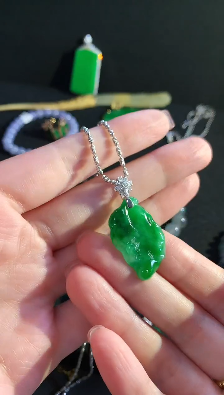 【闪购商品】翡翠吊坠(不含链)18K金镶嵌吊坠