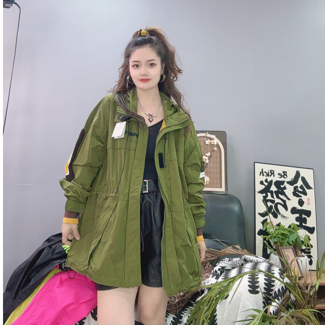 LY家1020#P字母布贴秋季收腰连帽宽松休闲百搭外套