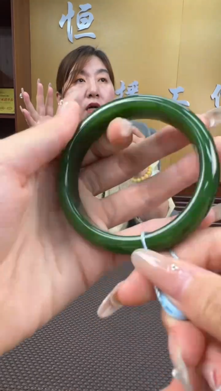 【闪购商品】和田玉手镯未镶嵌59