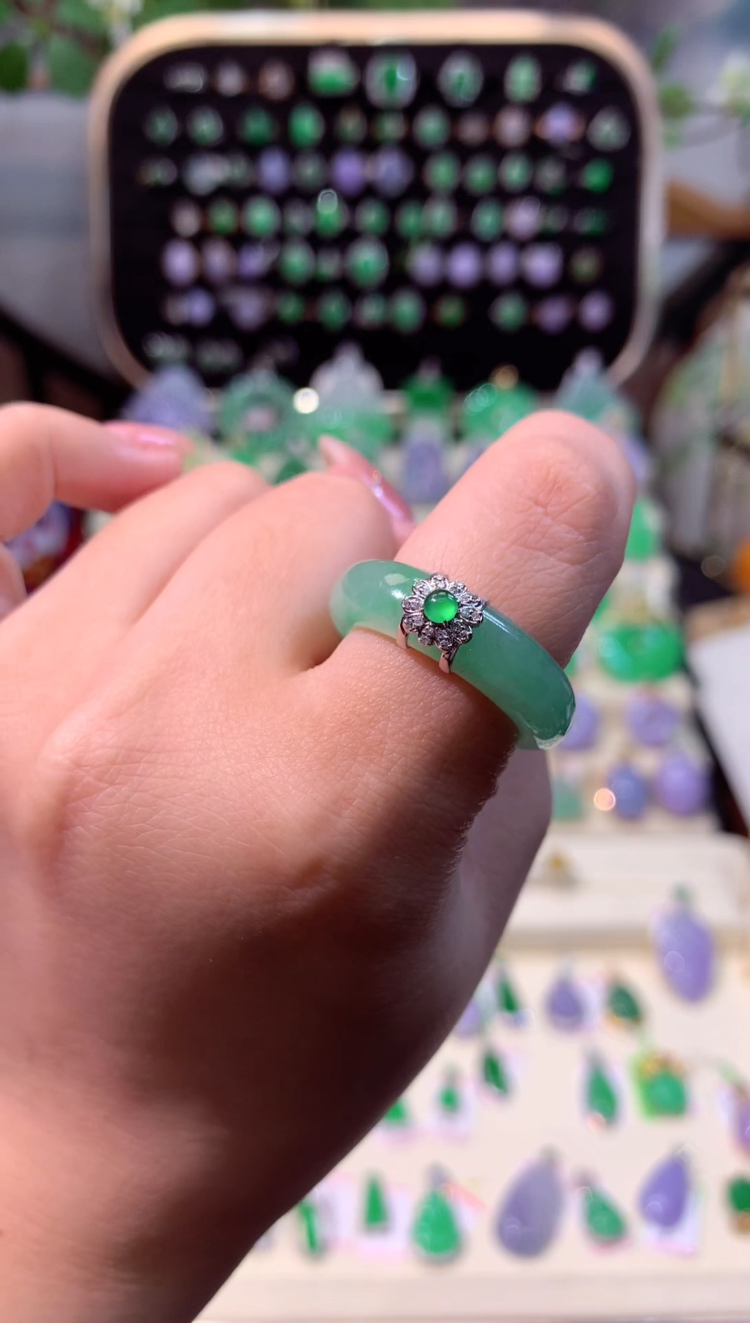 【闪购商品】翡翠戒圈18K金镶嵌缅甸天然A货翡翠