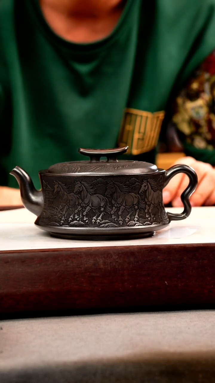 茶壶紫砂石黄 马踏飞燕 刻绘