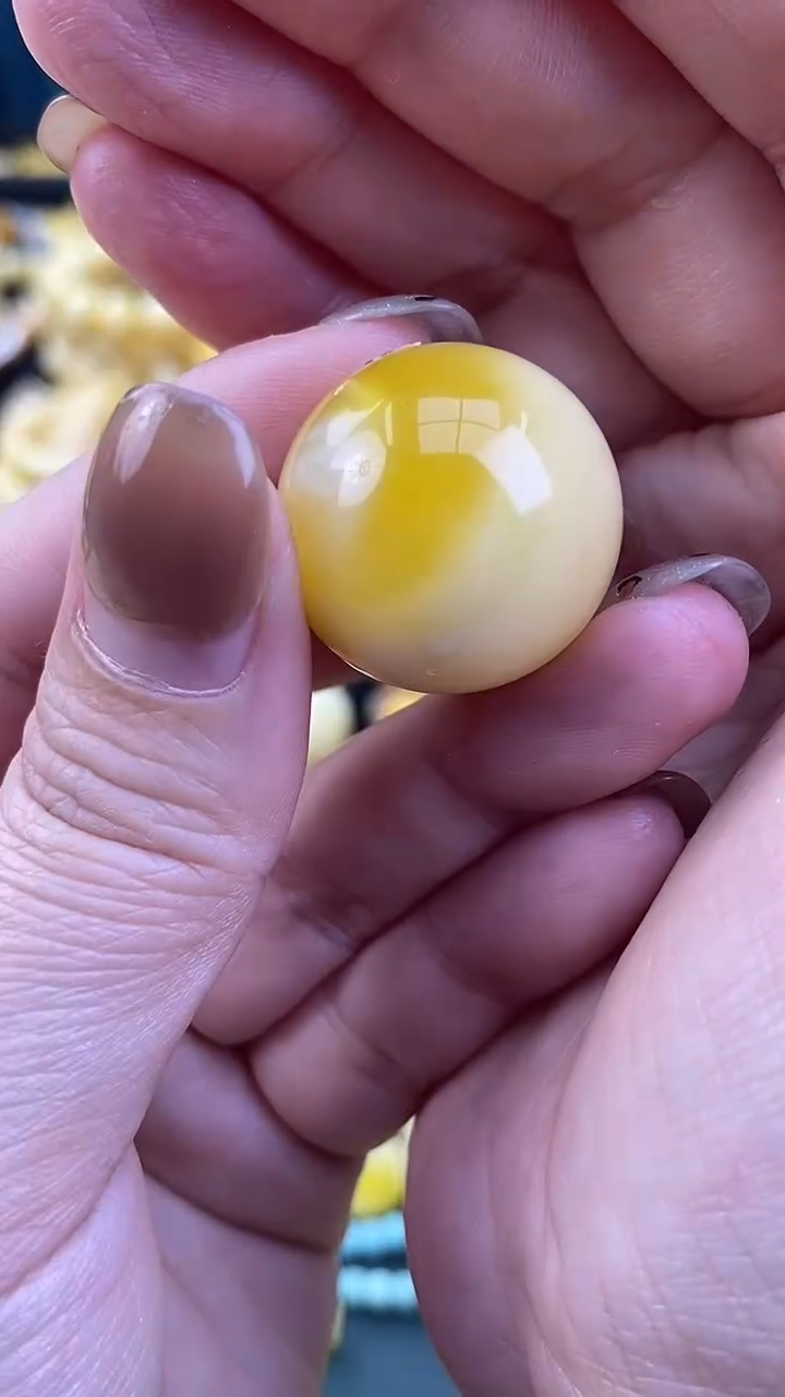 【闪购商品】琥珀裸石未镶嵌月.37