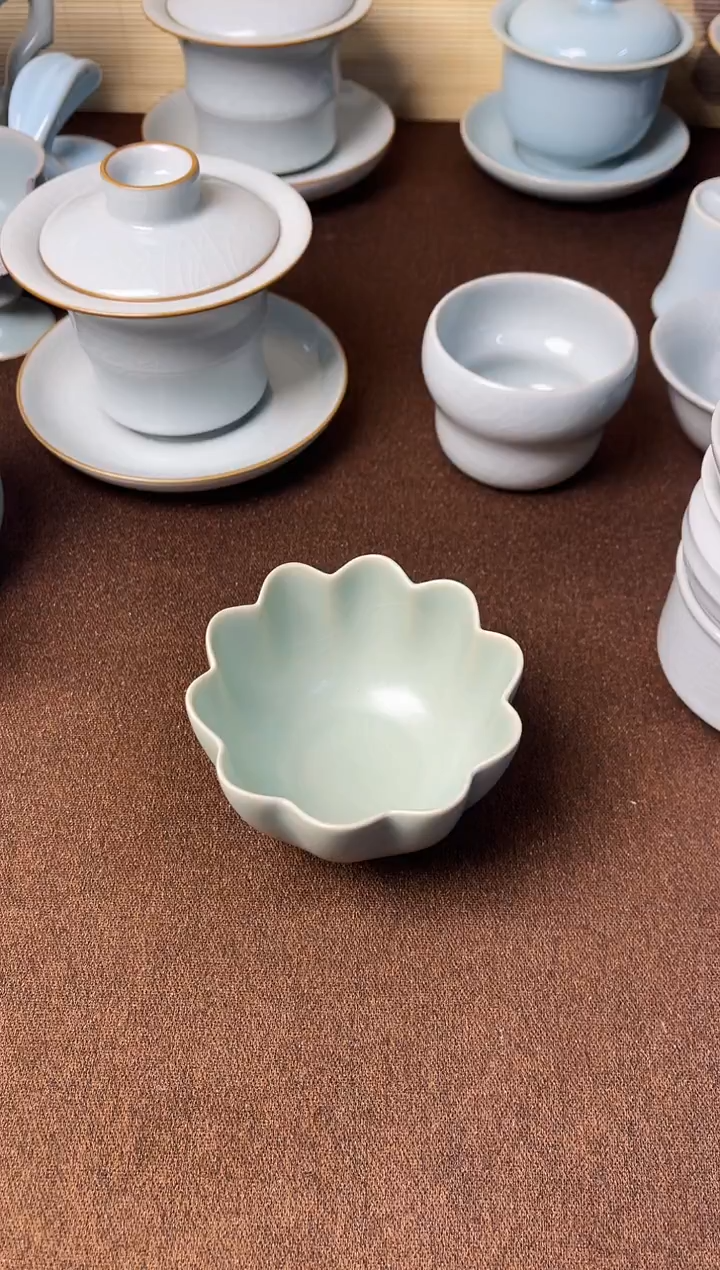 清仓-仿古翠绿釉超薄支钉莲花杯