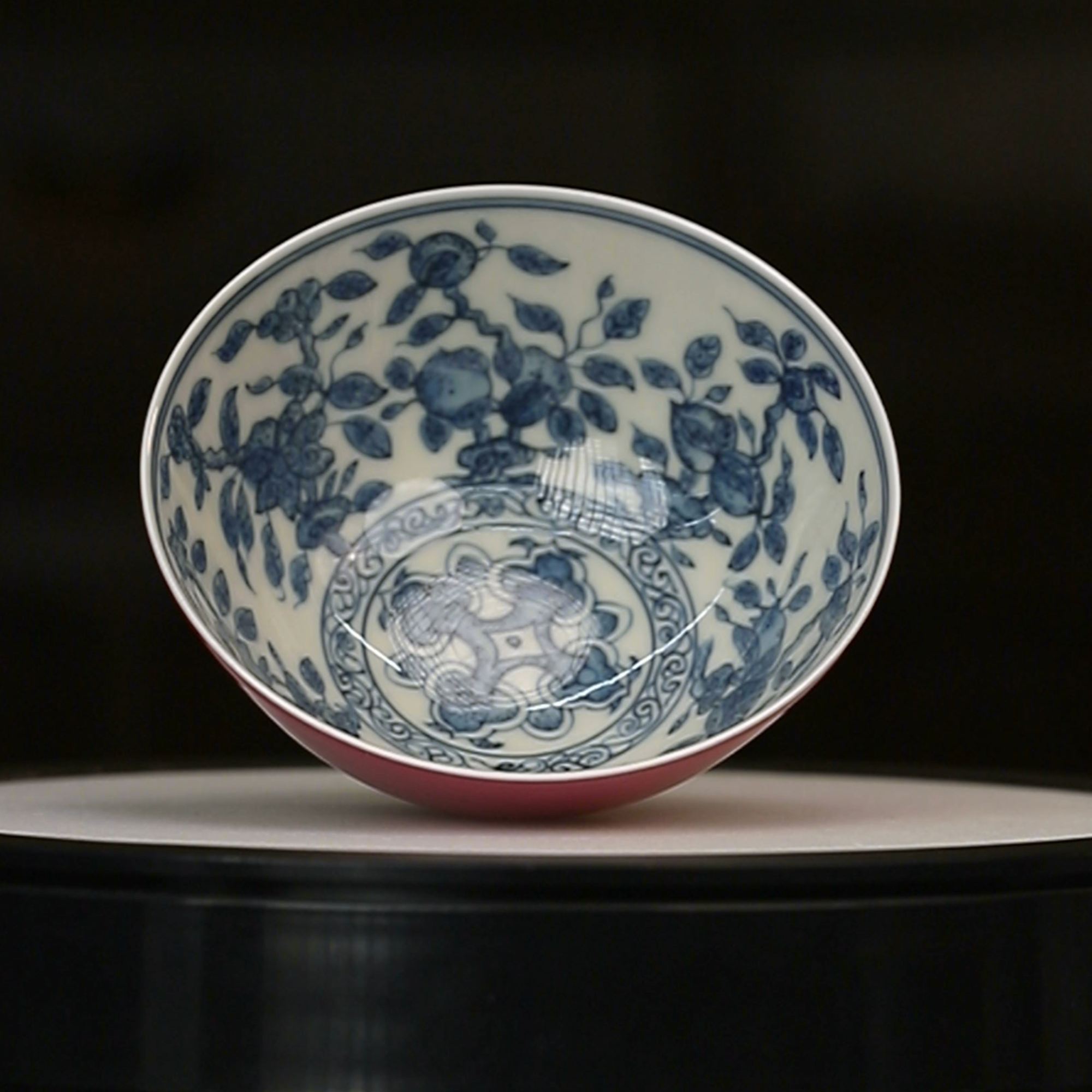 12.22/M303C5/甫生雅集/胭脂红青花内绘三多纹鸡心杯