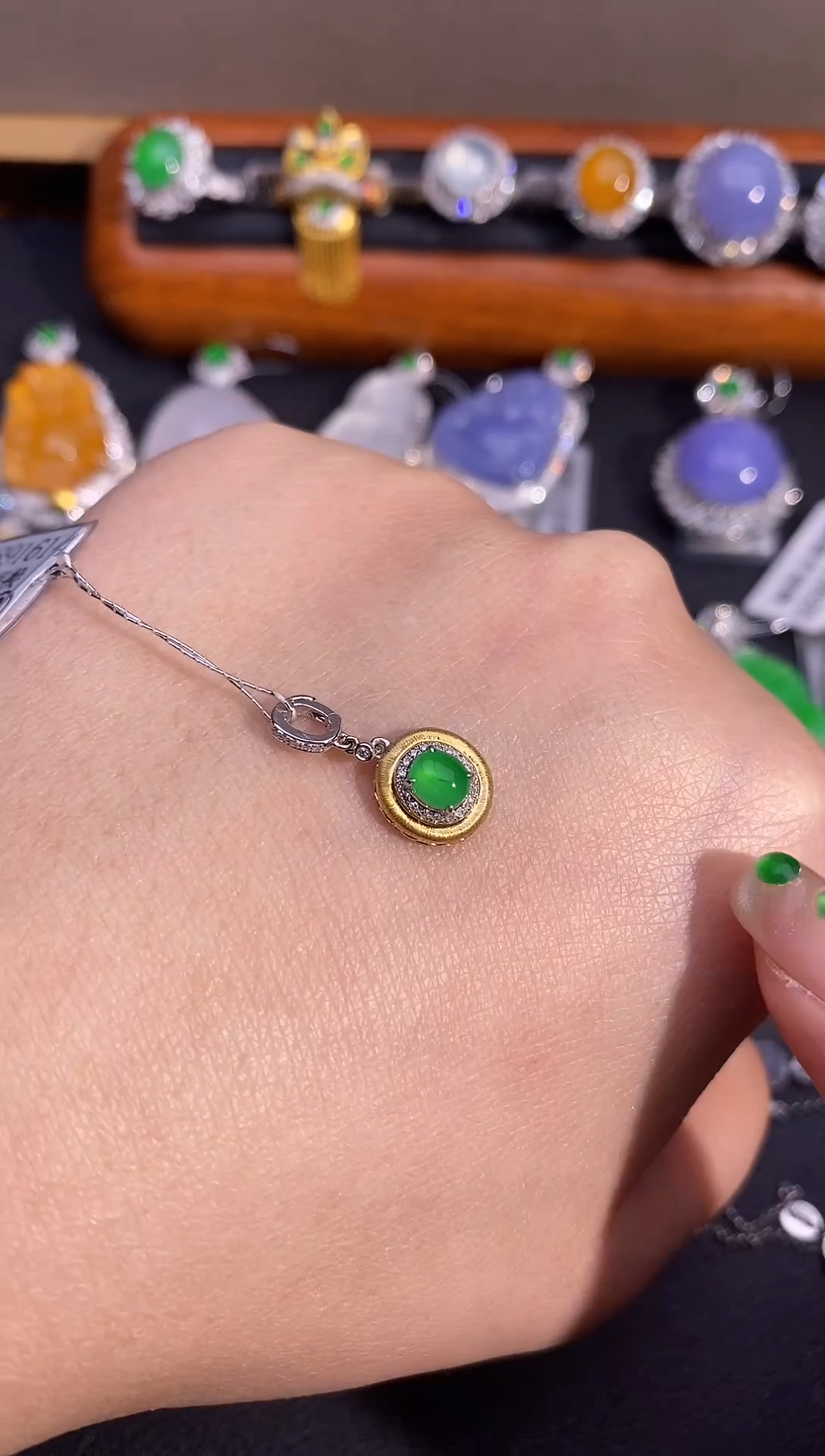 【闪购商品】翡翠颈饰18K金镶嵌吊坠