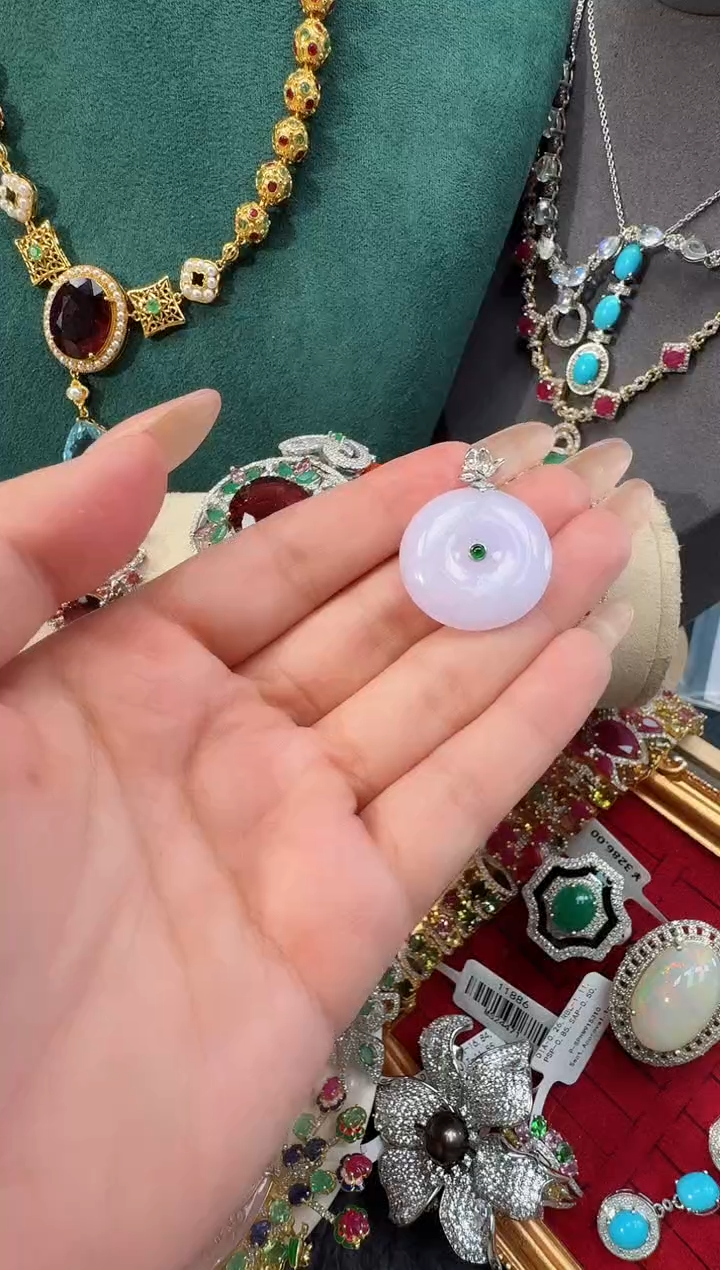 颈饰18K金镶嵌翡翠吊坠