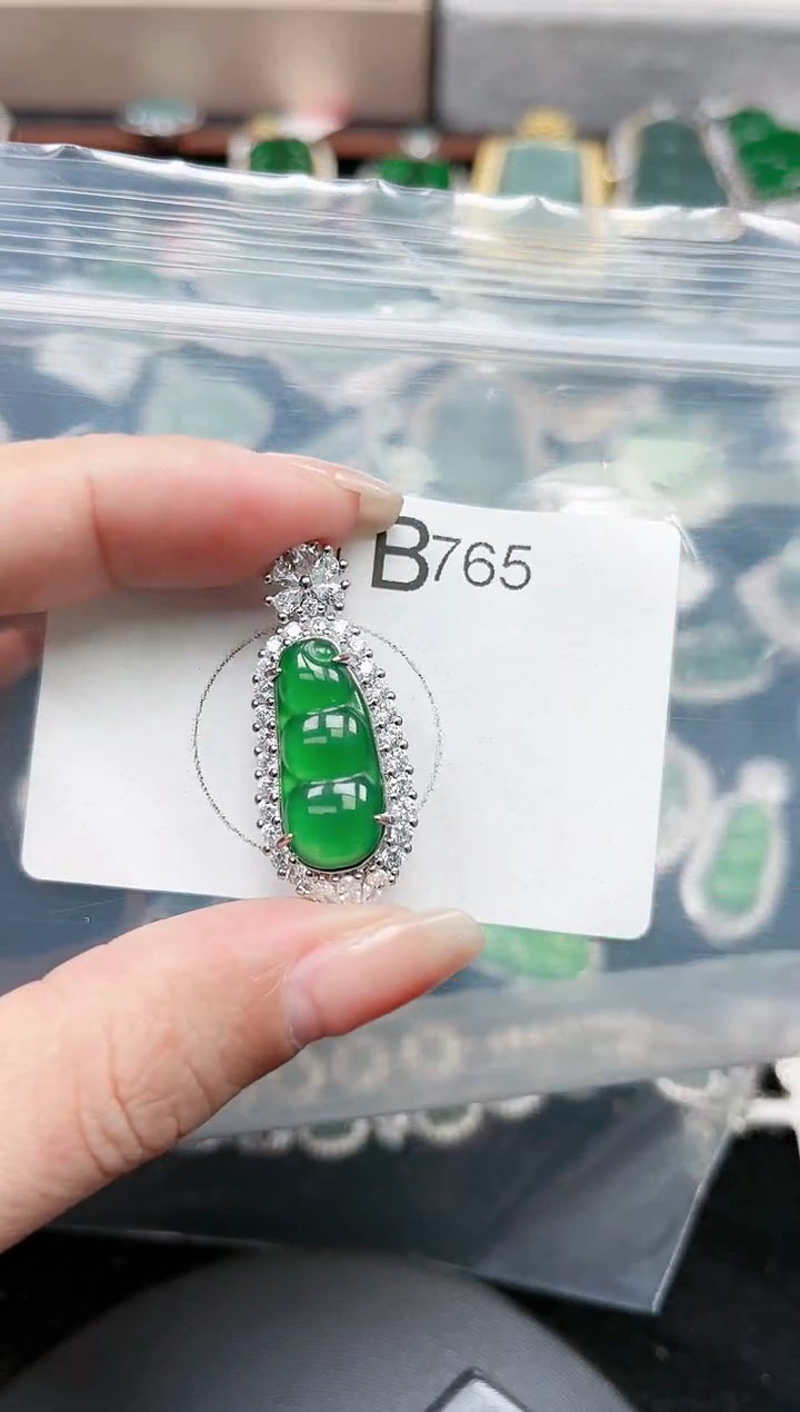 【闪购商品】翡翠颈饰未镶嵌765赠皮绳