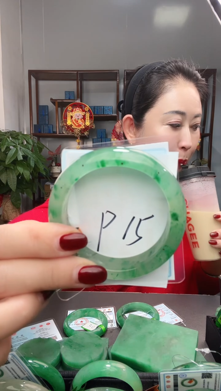 【闪购商品】石英质玉手镯未镶嵌1