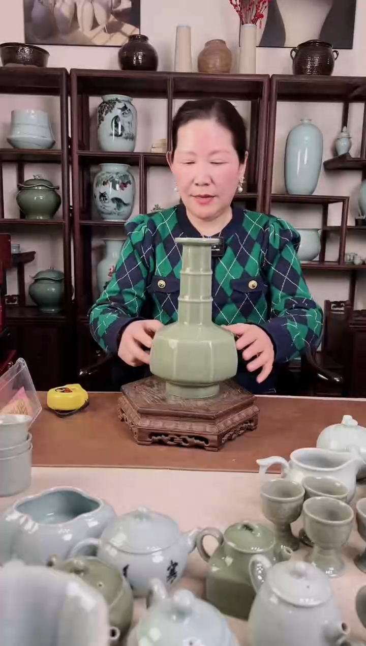 【闪购商品】杯豆青釉 八方 盘口瓶