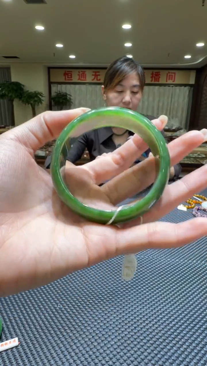 颈饰未镶嵌和田玉手镯60