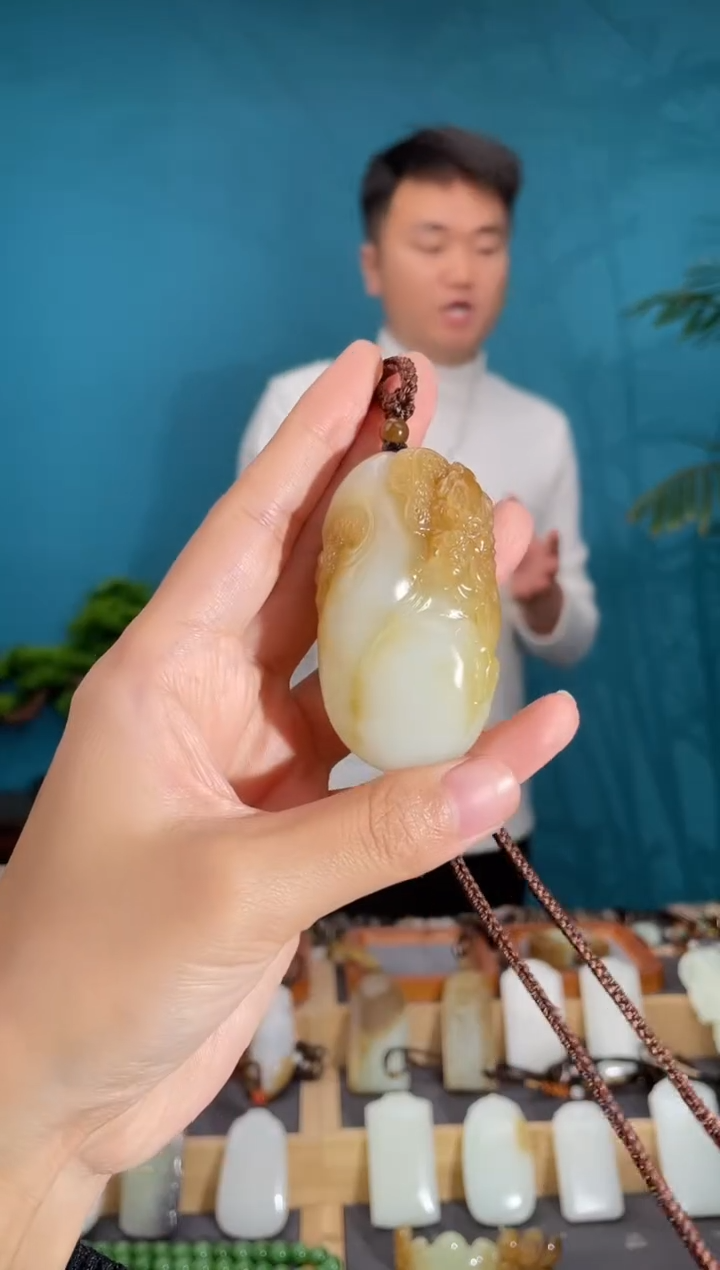 颈饰未镶嵌和田玉1