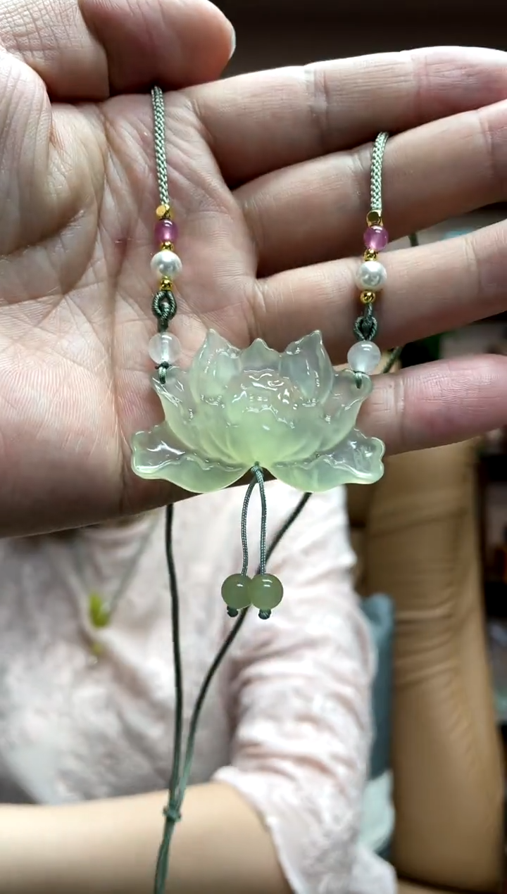 岫玉未镶嵌吊坠·