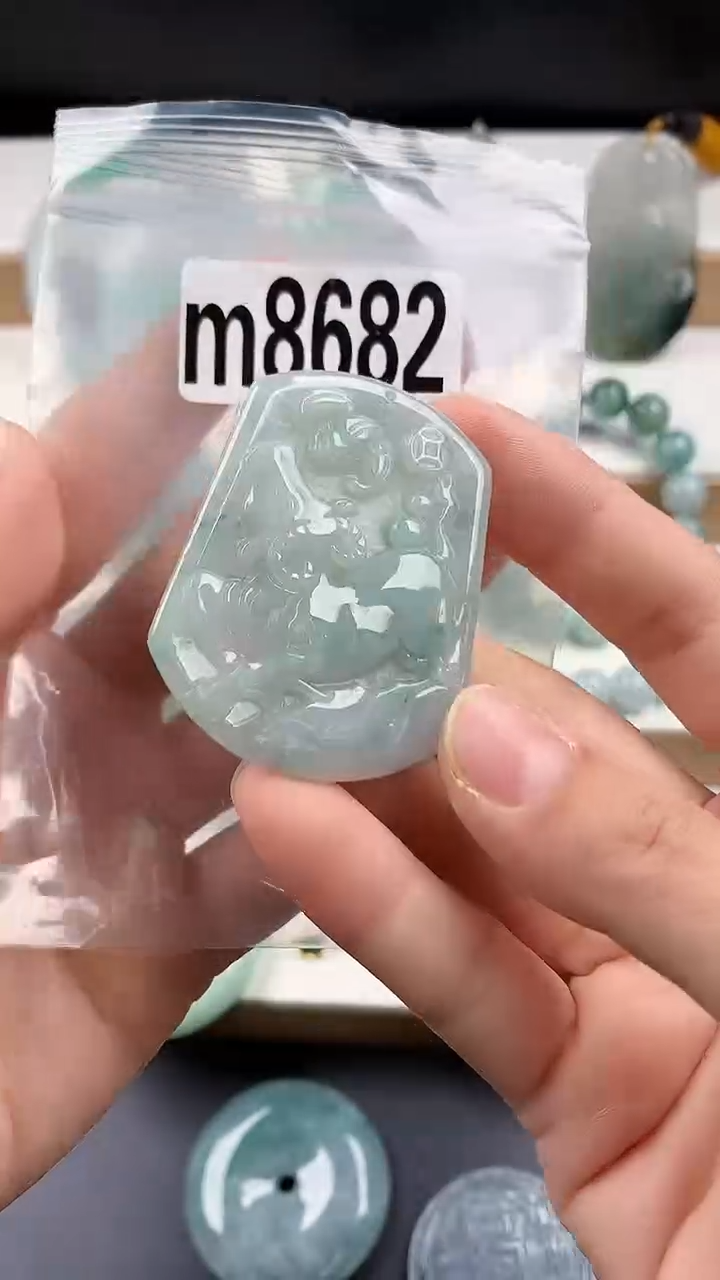 颈饰未镶嵌翡翠天然翡翠吊坠挂件