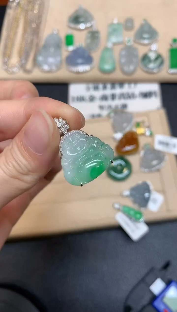 【闪购商品】翡翠颈饰18K金镶嵌佛公【无服务费】