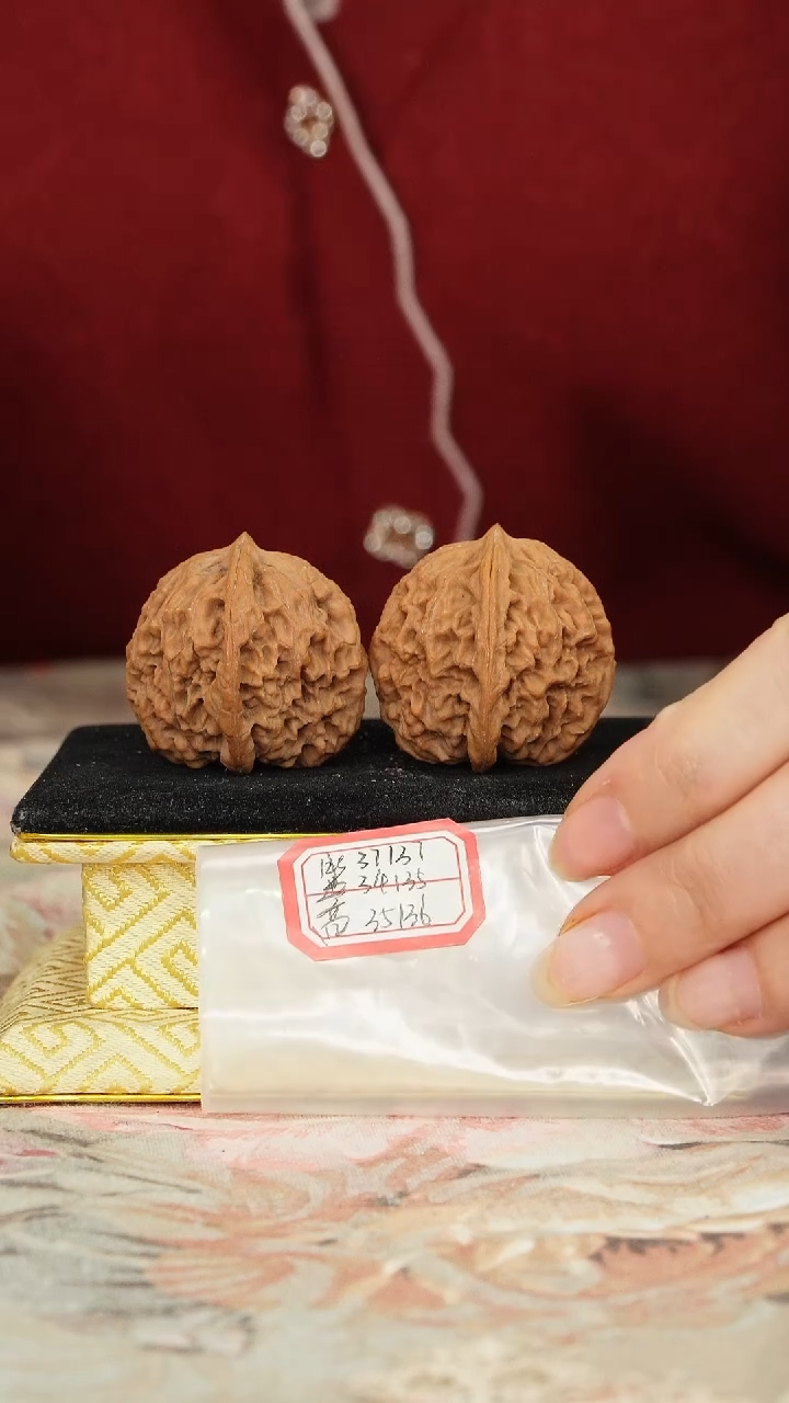 【闪购商品】文玩核桃把件非嫁接元宝