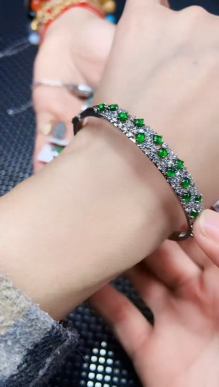 【闪购商品】翡翠手镯未镶嵌11111111111