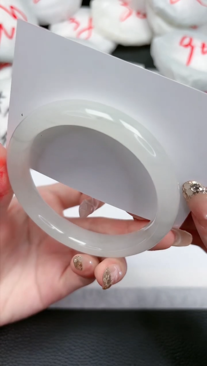 【闪购商品】石英质玉手镯未镶嵌125-62.4