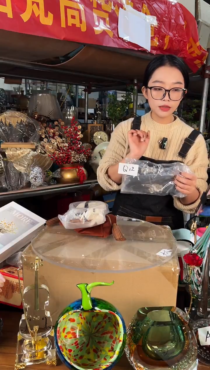 新中式纸巾袋子。