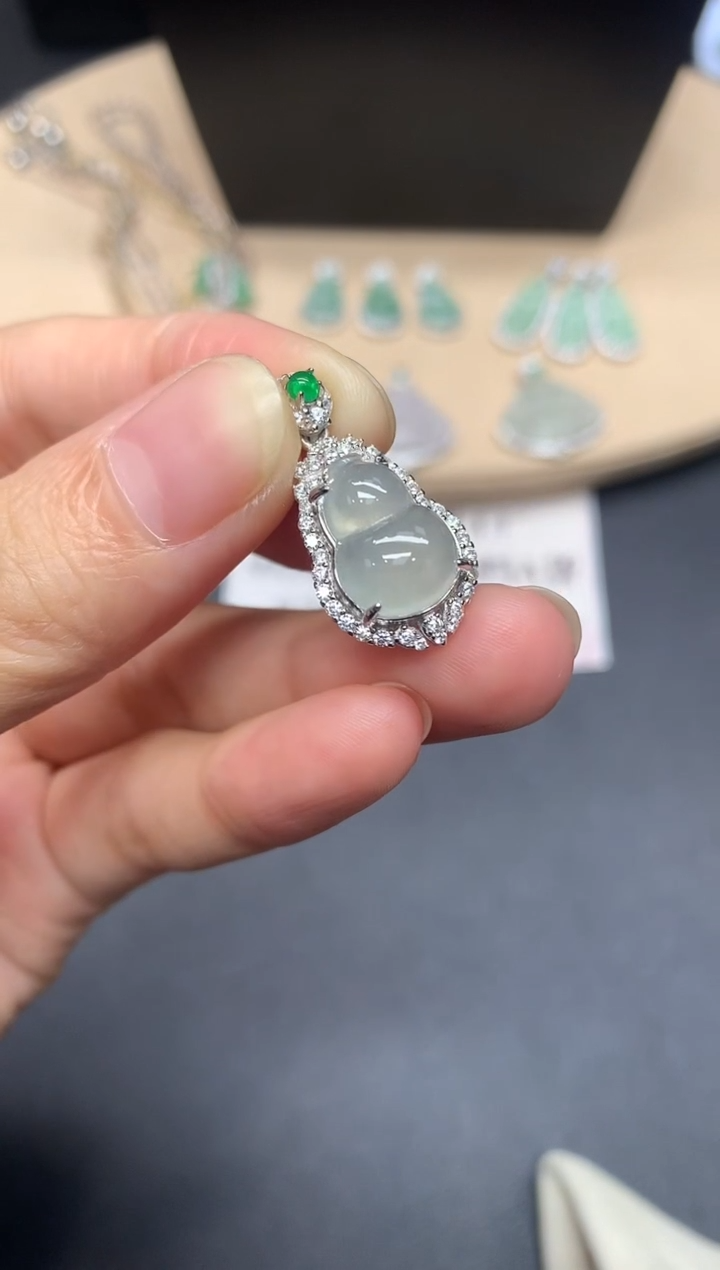 【闪购商品】翡翠吊坠(不含链)银S925镶嵌葫芦【多样性发其一】