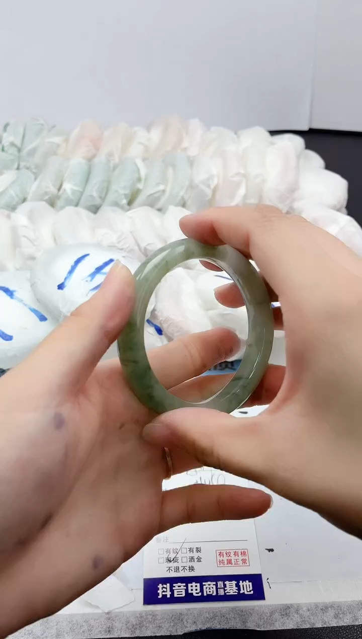 石英质玉手镯未镶嵌117/54.4天多样性发货