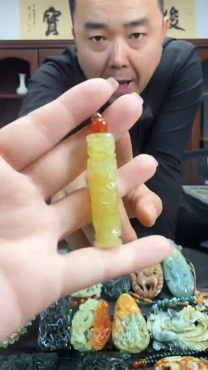 【闪购商品】蛇纹石玉吊坠未镶嵌`