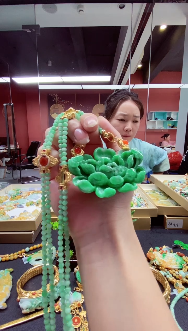 翡翠未镶嵌颈饰翡翠吊坠