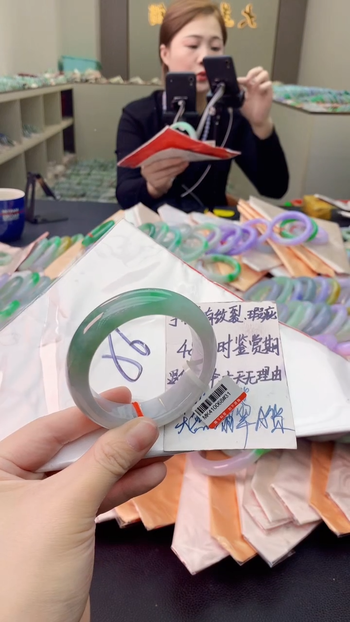 翡翠未镶嵌手镯0666447589