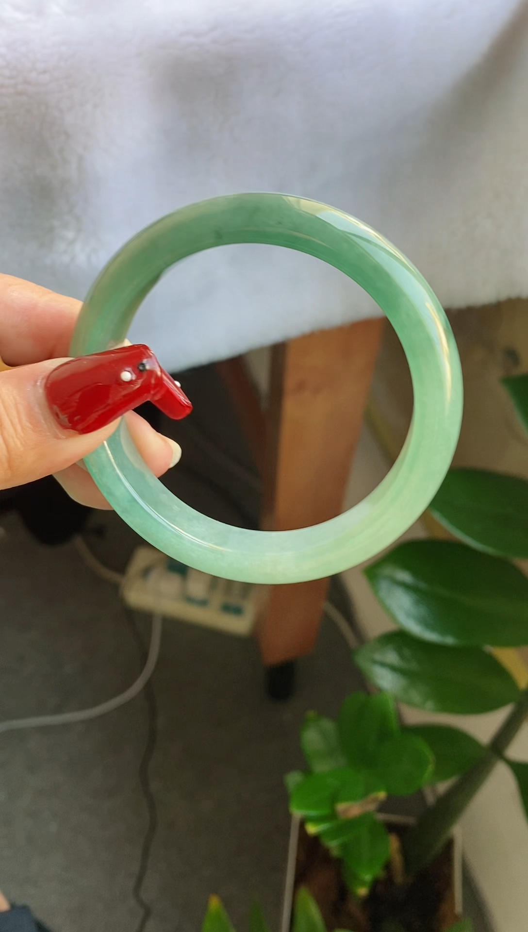 【闪购商品】翡翠手镯未镶嵌（冰胶半山水湖水绿）10号