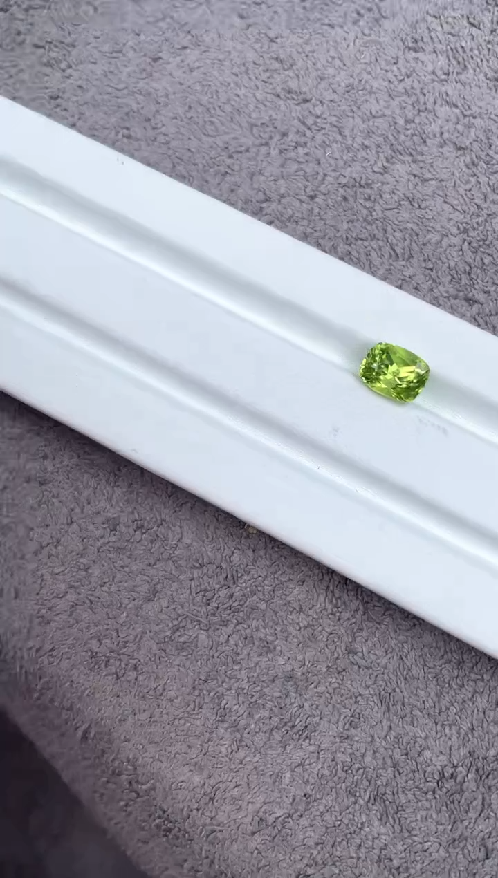 裸石未镶嵌橄榄石1.91克拉