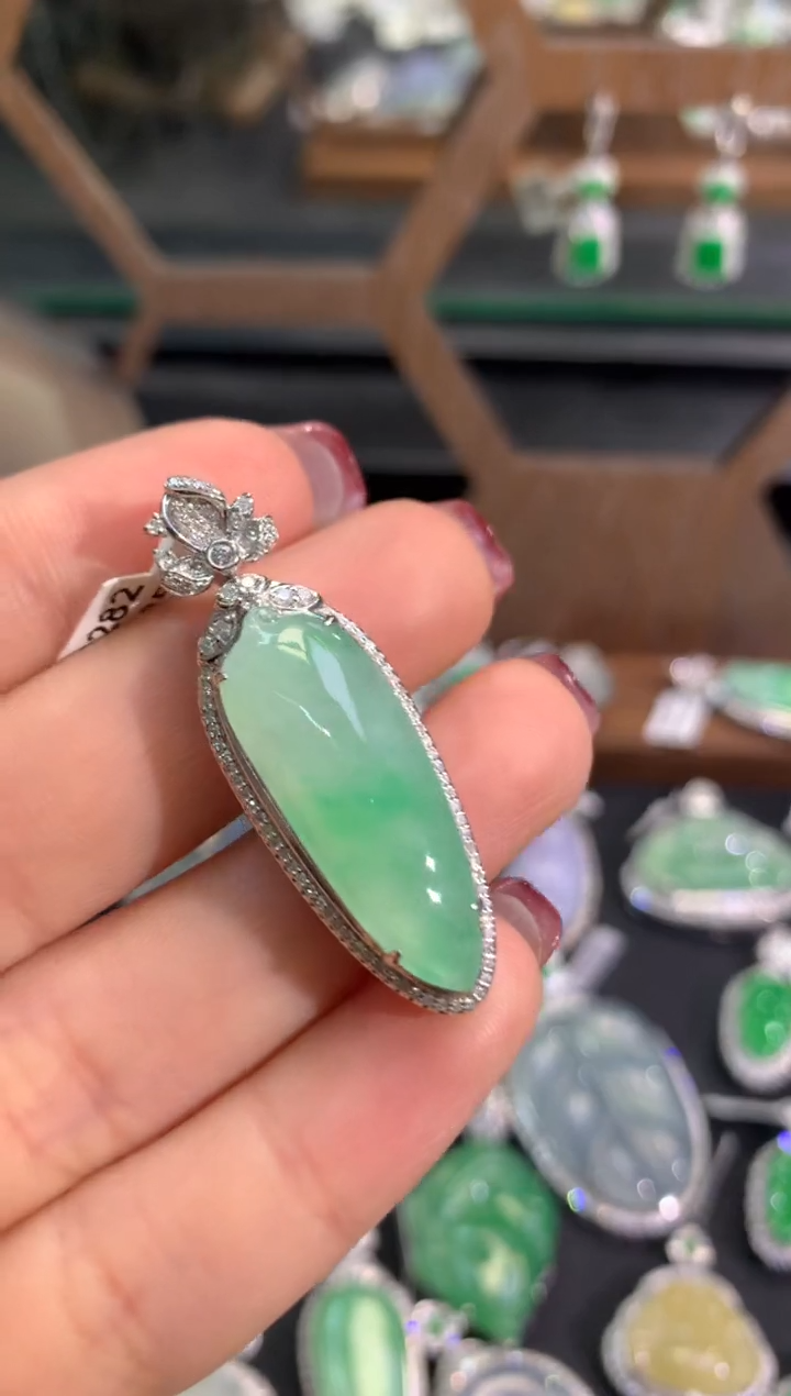 【闪购商品】翡翠吊坠(不含链)18K金镶嵌吊坠