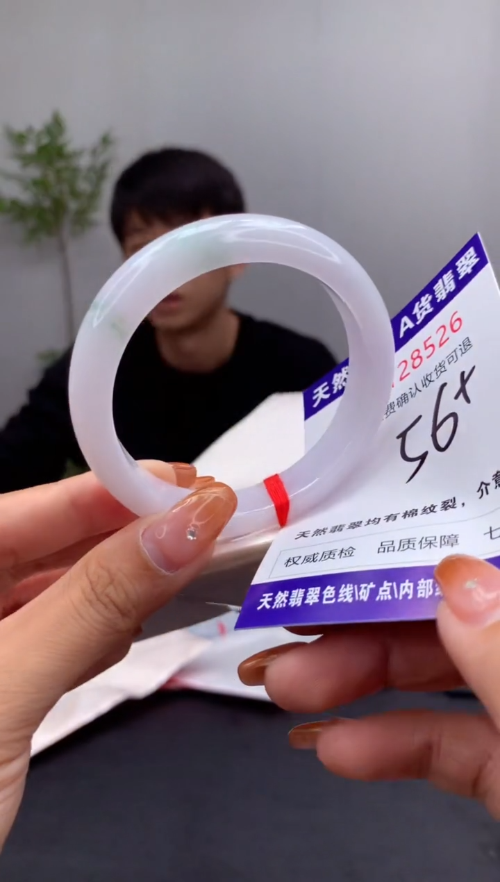 未镶嵌手镯翡翠有纹，完美者勿拍