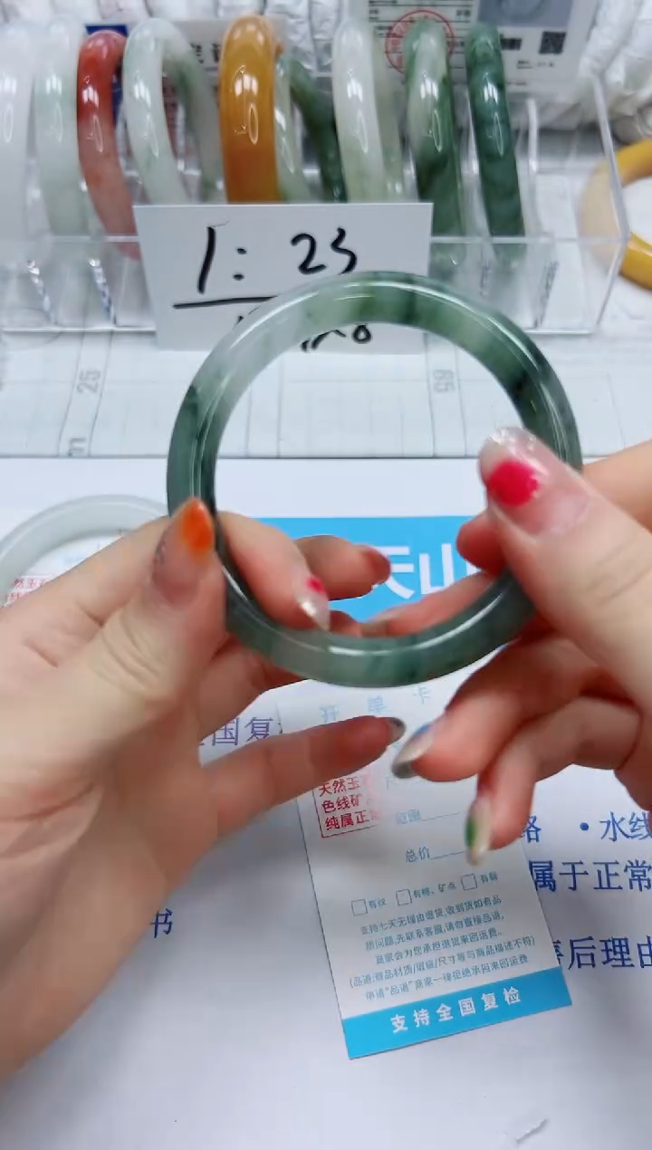 石英质玉手镯未镶嵌125/56.5