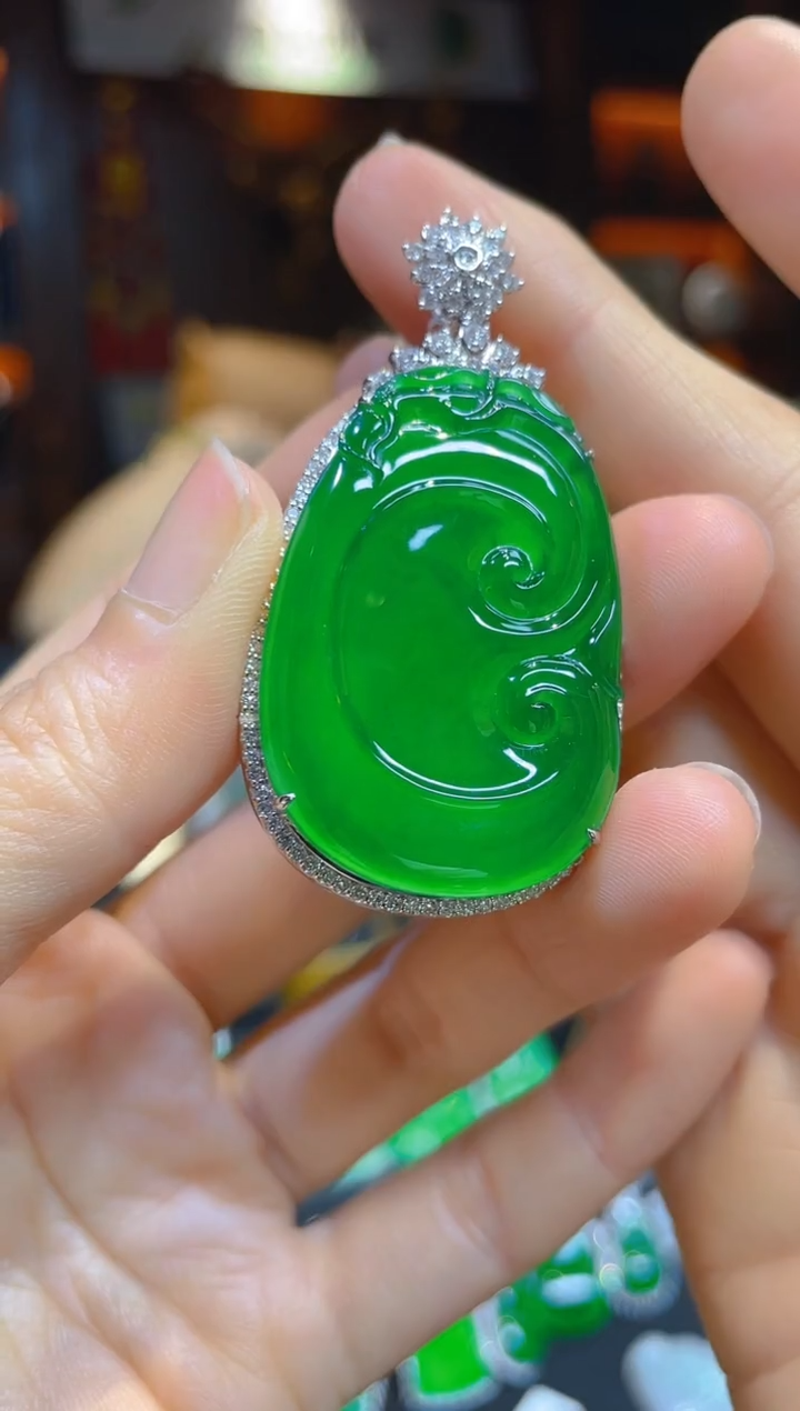 【闪购商品】翡翠颈饰18K金镶嵌115888天然A货翡翠如意吊坠
